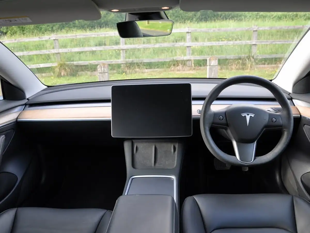 2022-tesla-model-3-e-long-range-big-67