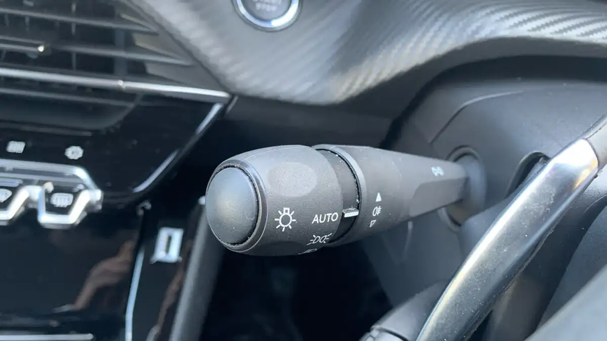 2022-peugeot-2008-suv-12-puretech-allure-premium-130bhp-eat8-big-26