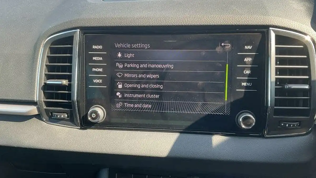 2023-skoda-karoq-15-tsi-se-drive-big-14