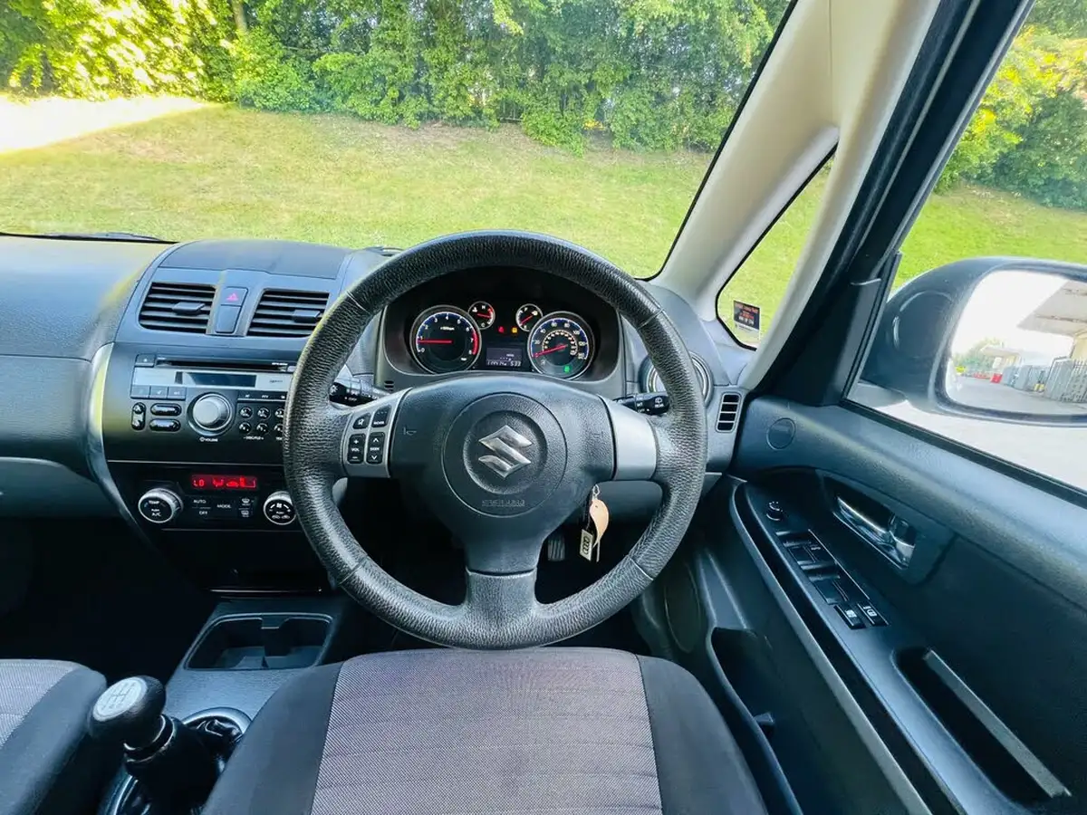 2011-suzuki-sx4-16-sz5-big-56