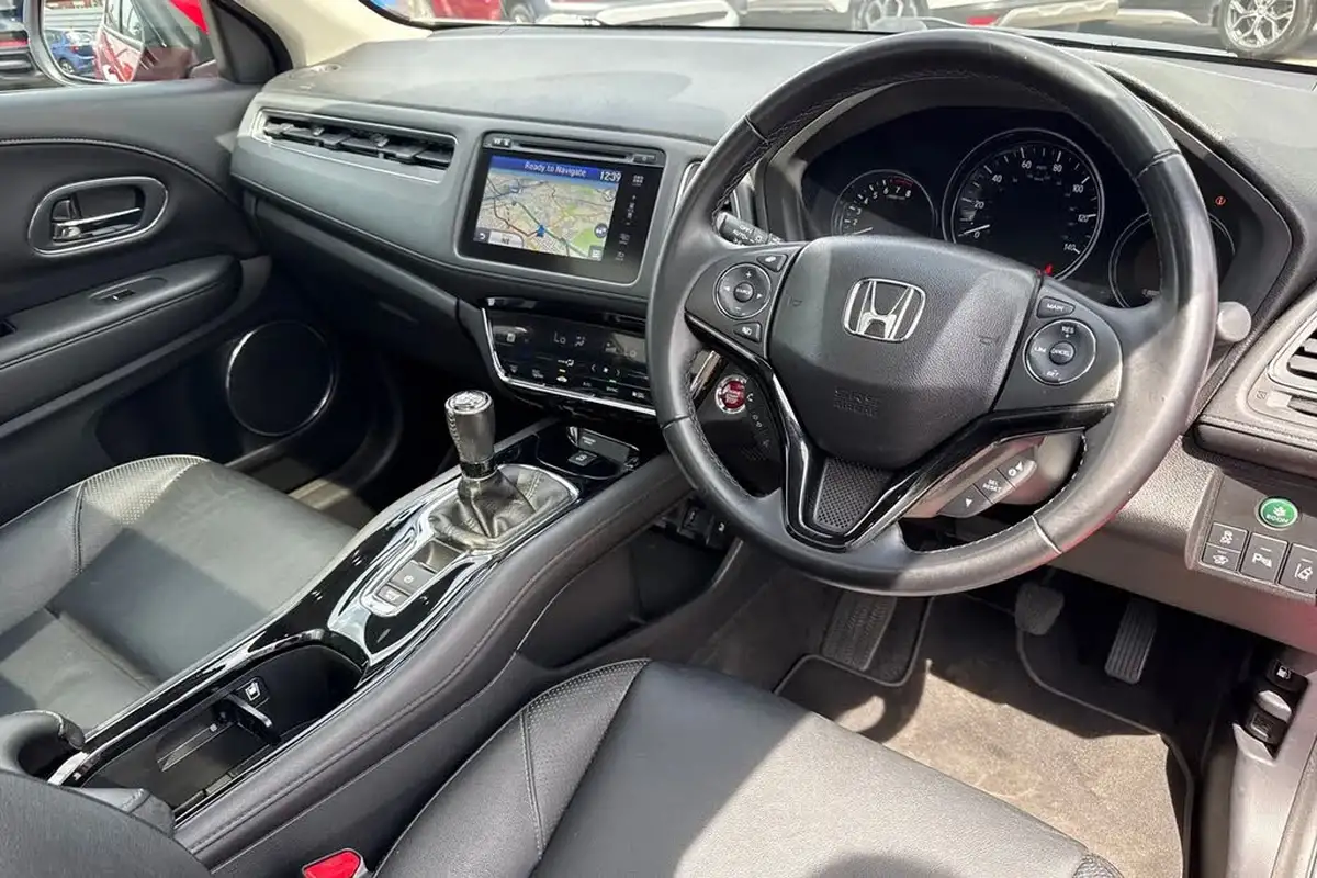 2016-honda-hr-v-15-i-vtec-ex-big-38