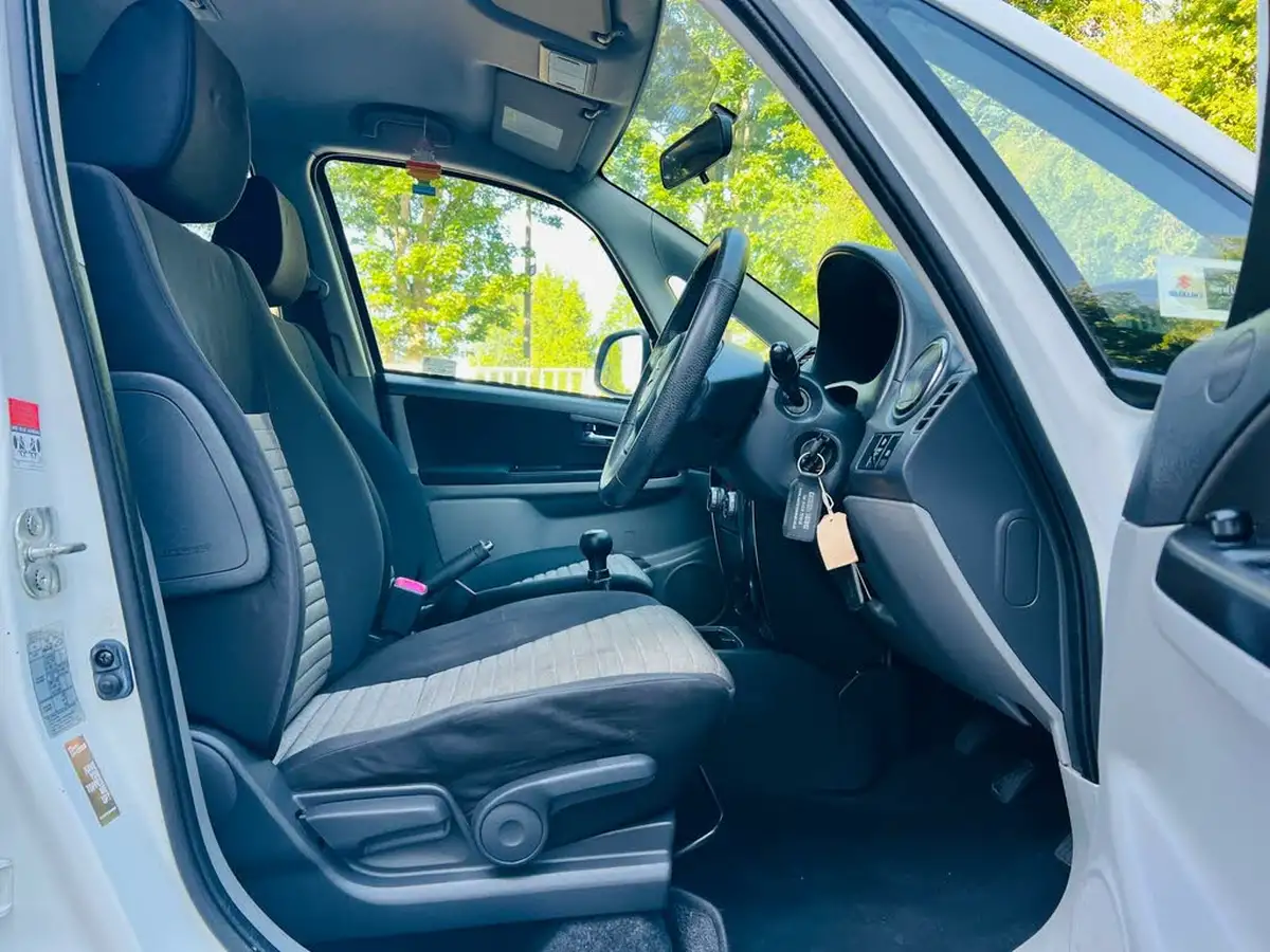 2011-suzuki-sx4-16-sz5-big-32