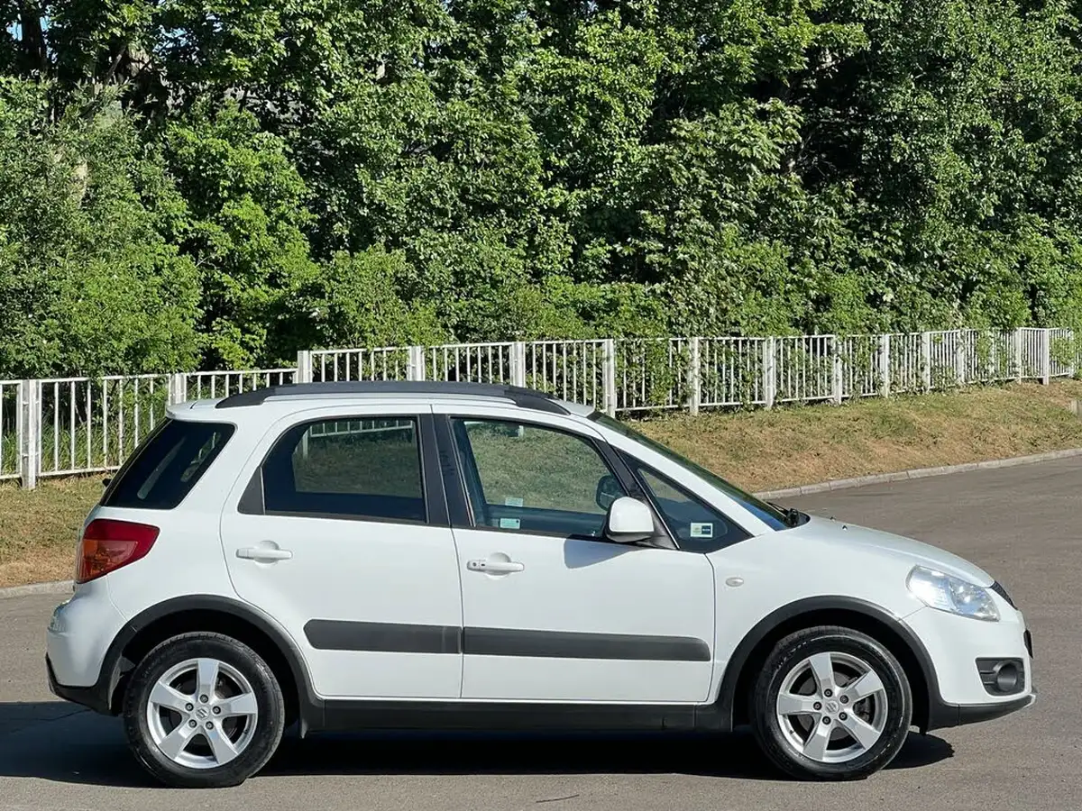 2011-suzuki-sx4-16-sz5-big-4