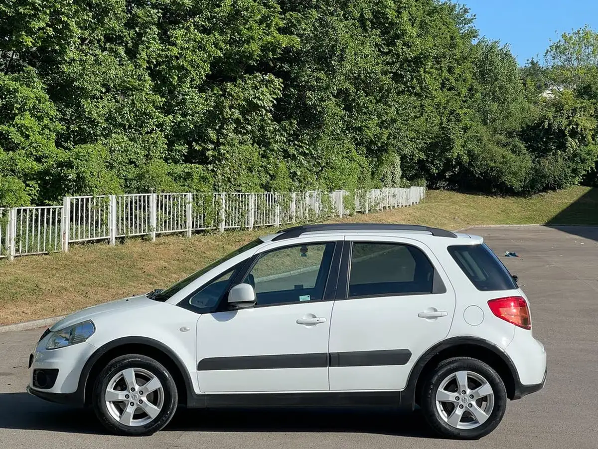 2011-suzuki-sx4-16-sz5-big-8
