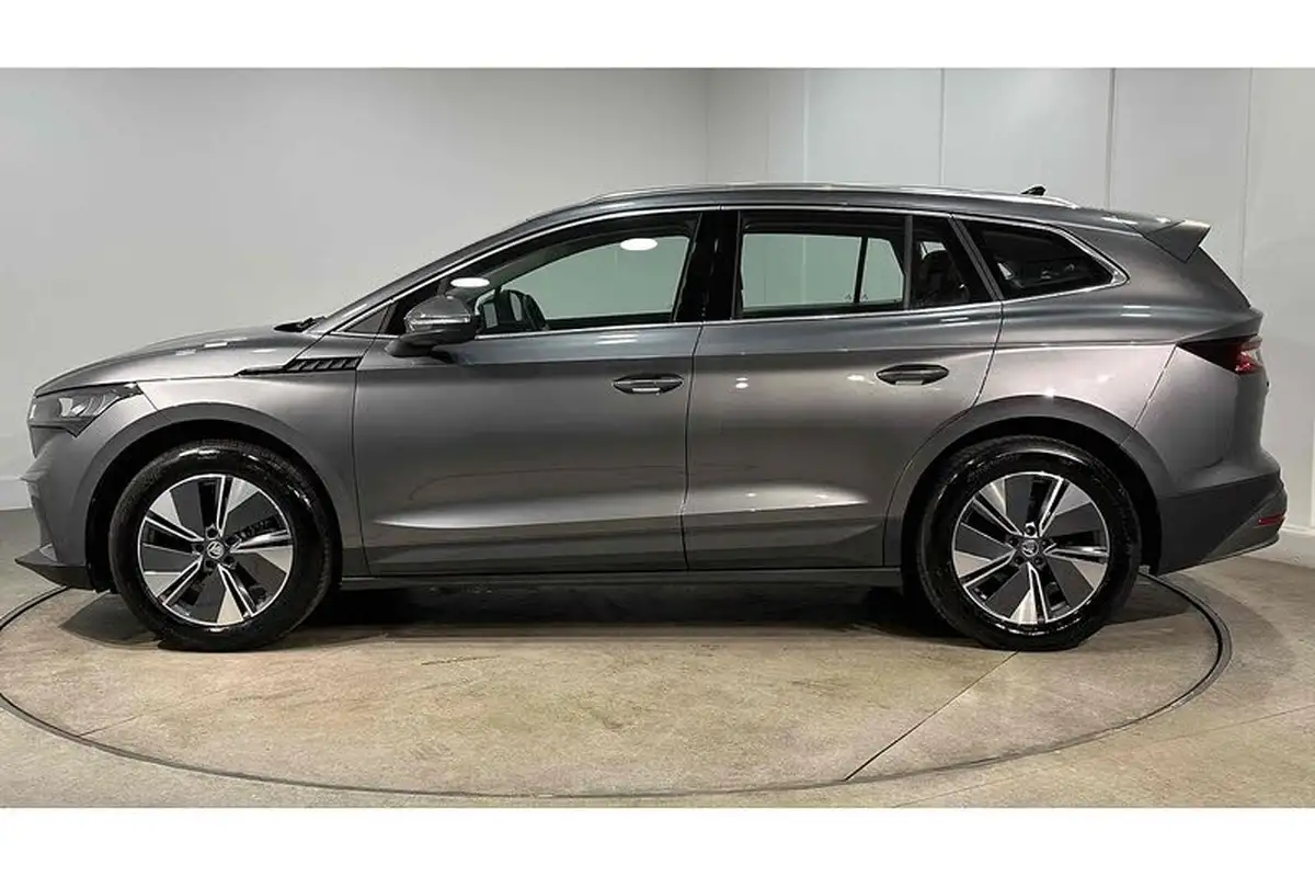 2023-skoda-enyaq-e-80-82-kwh-station-wagon-big-9