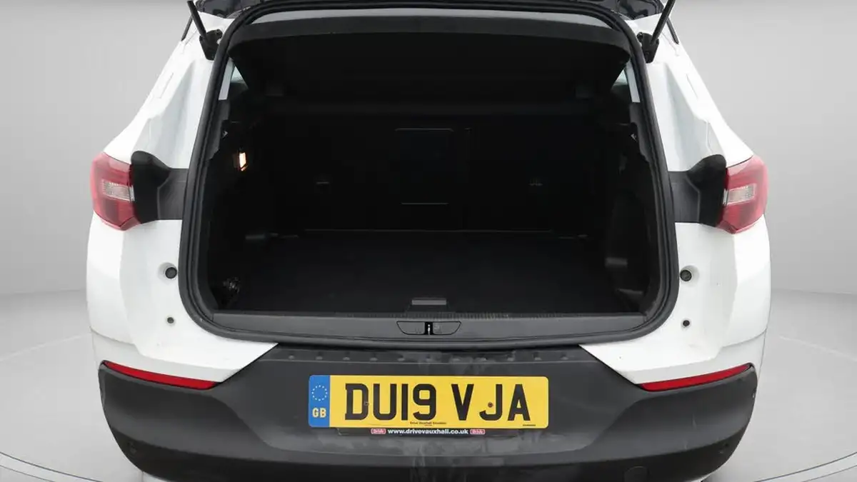 2019-vauxhall-grandland-x-12-sport-nav-big-17
