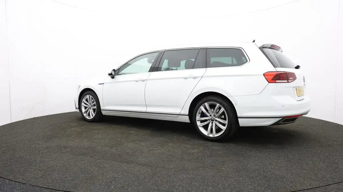 2021-volkswagen-passat-14-tsi-gte-estate-5d-big-76