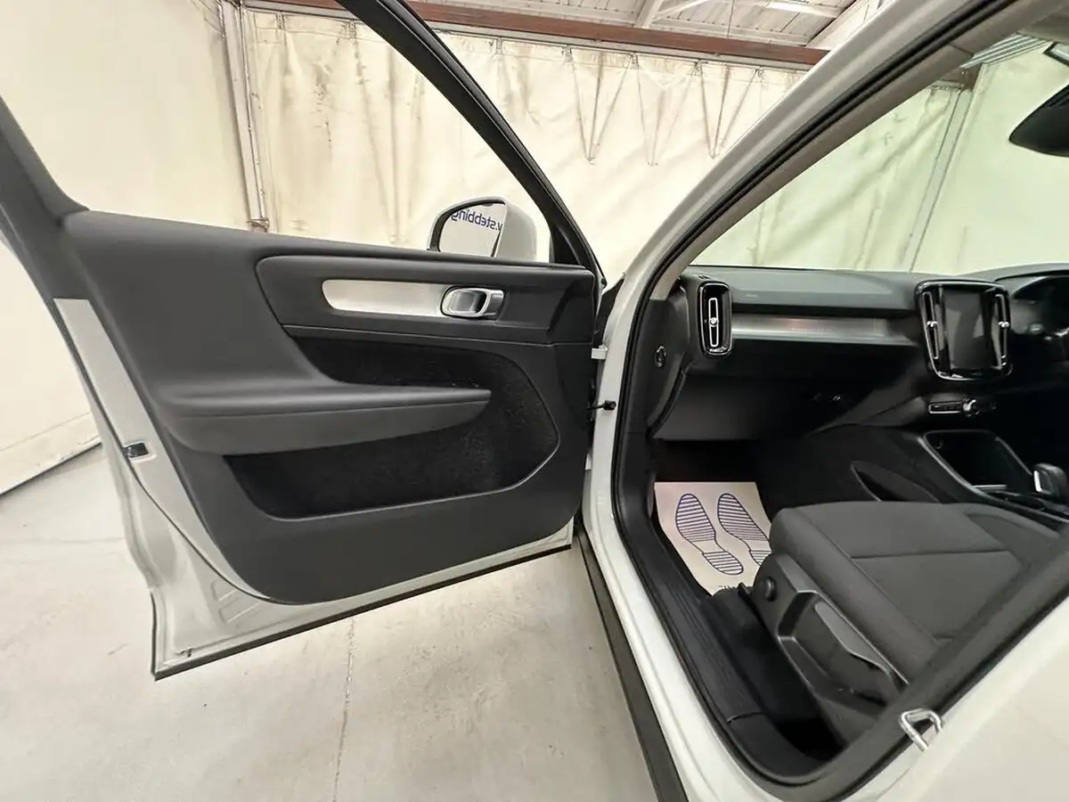 2020-volvo-xc40-20td-d3-momentum-geartronic-big-28