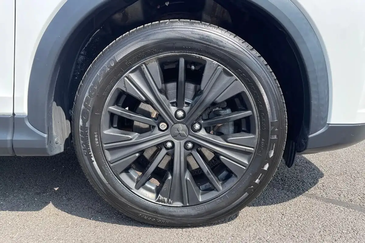 2018-mitsubishi-eclipse-cross-15-4-big-9