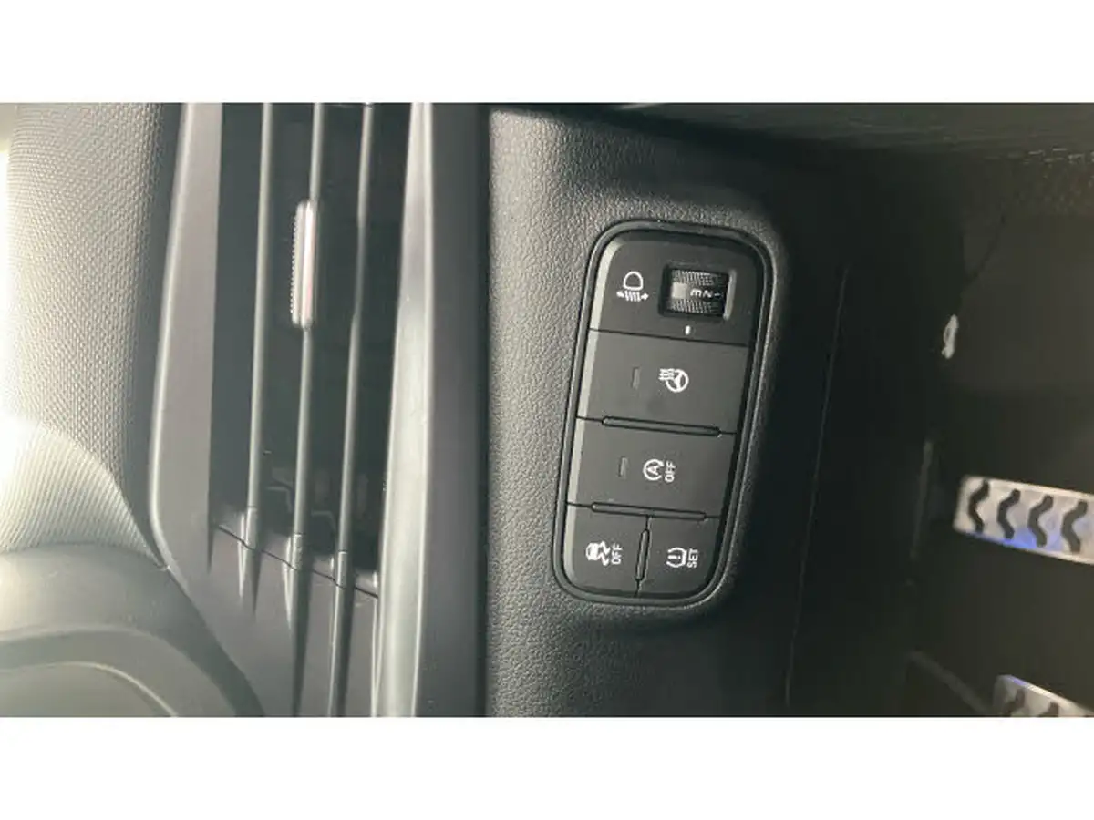 2024-hyundai-bayon-10-t-gdi-premium-100ps-48-volt-mhev-dct-big-21