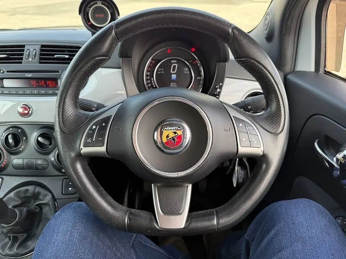 2015-abarth-500-14-big-23