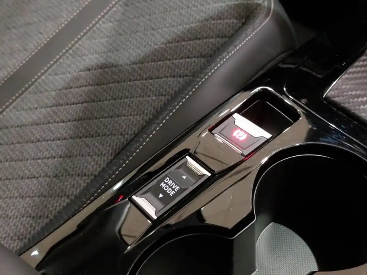 2024-peugeot-208-12-puretech-allure-hybrid-e-dsc6-big-15
