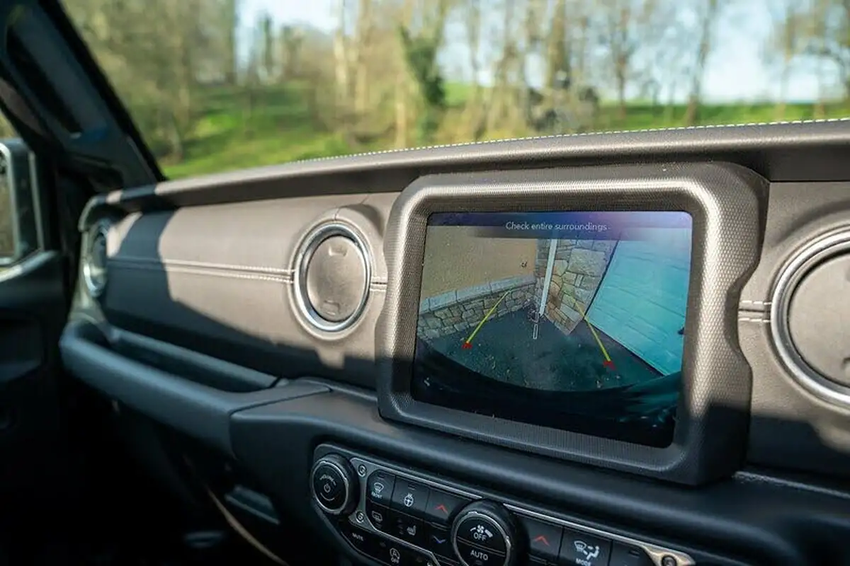 2022-jeep-wrangler-20-gme-sahara-5d-big-52