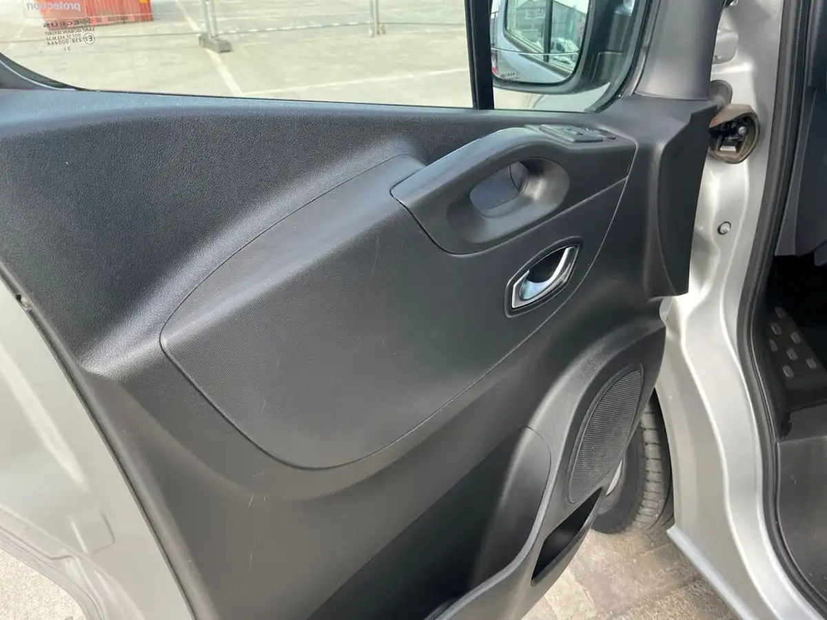 2021-renault-trafic-20dci-ll30-energy-120-sport-big-19