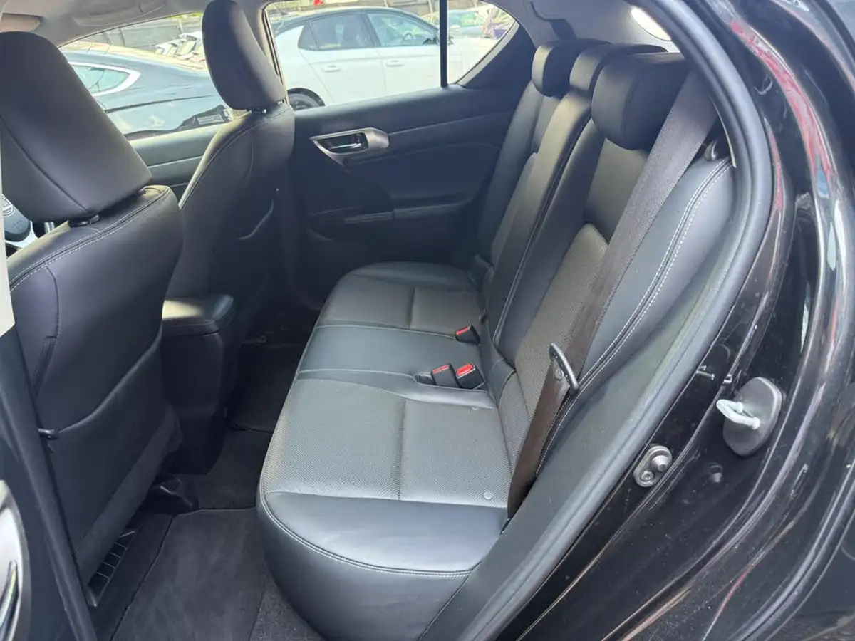 2020-lexus-ct-200h-18-ct-big-58
