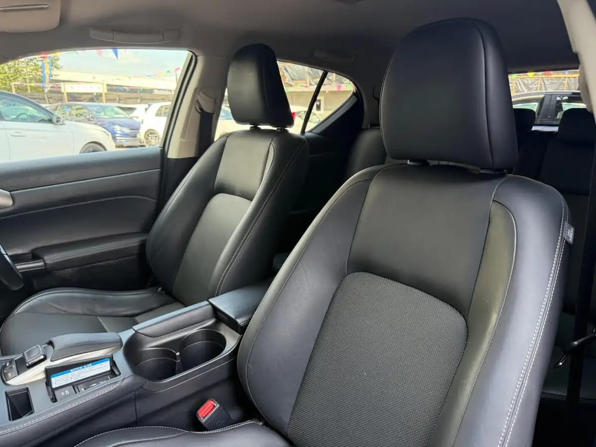 2020-lexus-ct-200h-18-ct-big-34