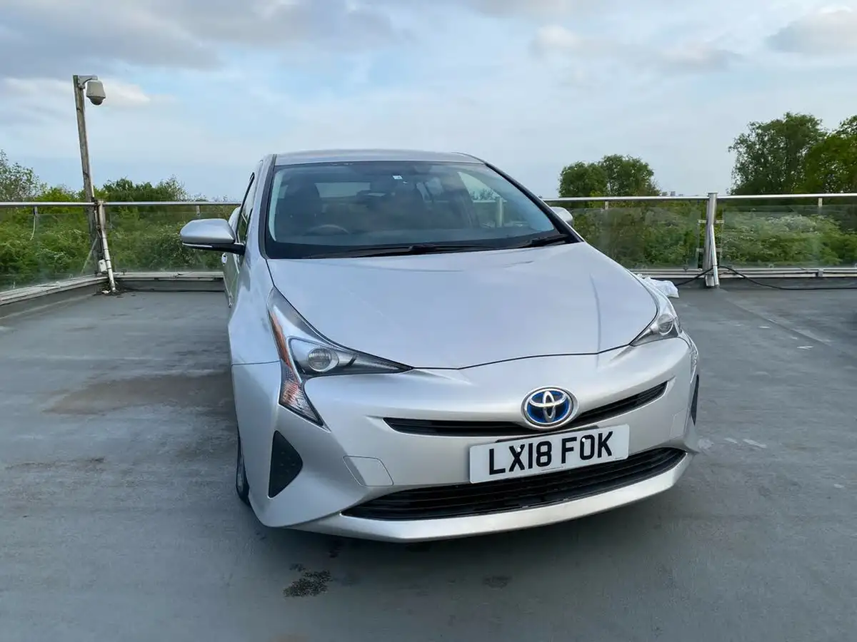 2018-toyota-prius-hybrid-big-6