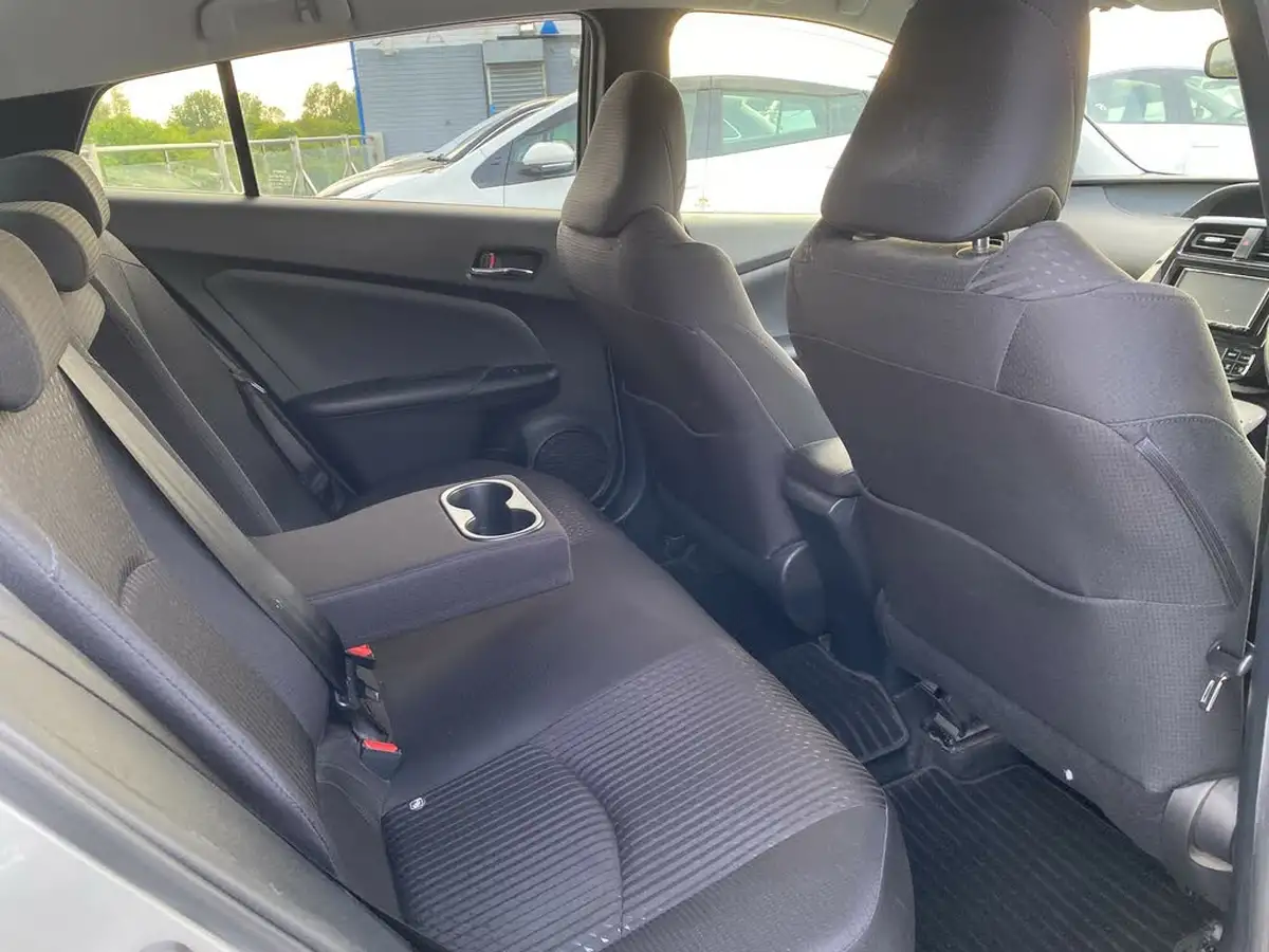 2018-toyota-prius-hybrid-big-30