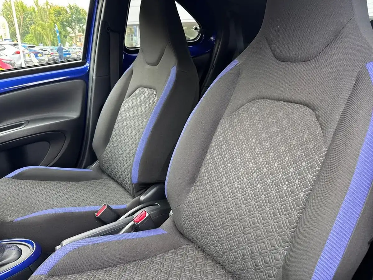 2022-toyota-aygo-x-10-vvt-i-edge-cvt-big-12