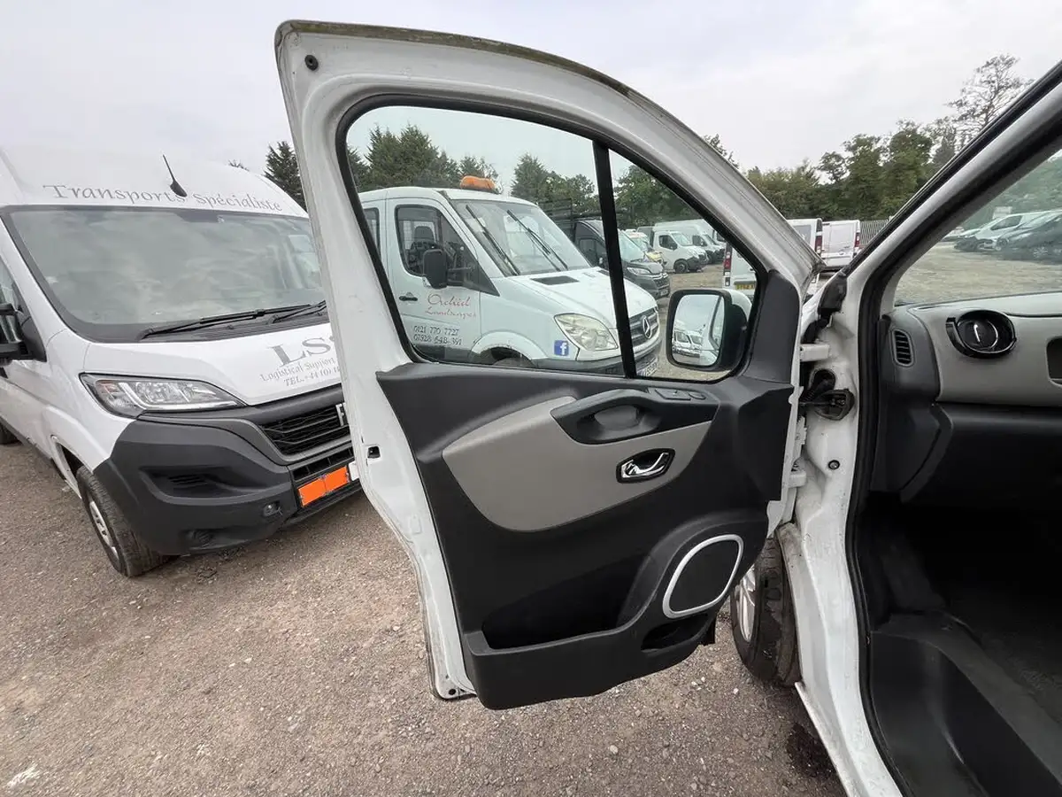 2018-renault-trafic-16dci-sl27-125-sport-nav-energy-125-e6-panel-van-big-13