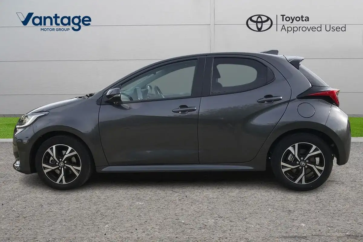 2025-toyota-yaris-15-vvt-i-design-panoramic-roofnavi-big-5