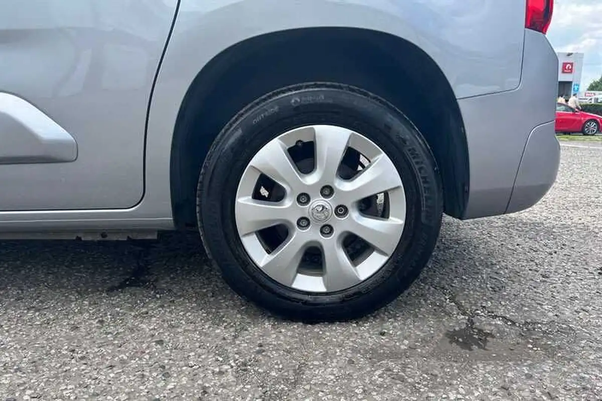 2022-vauxhall-combo-life-e-se-big-8