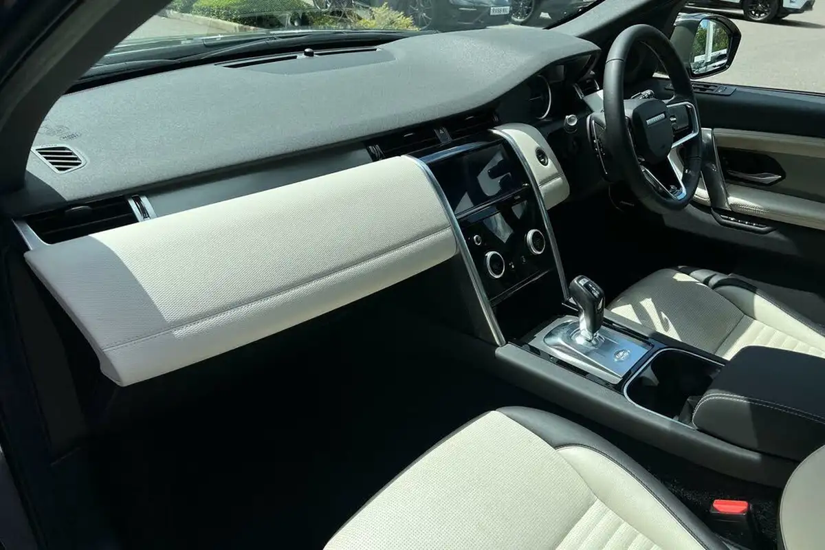 2022-land-rover-discovery-sport-15-p300e-r-dynamic-se-big-42