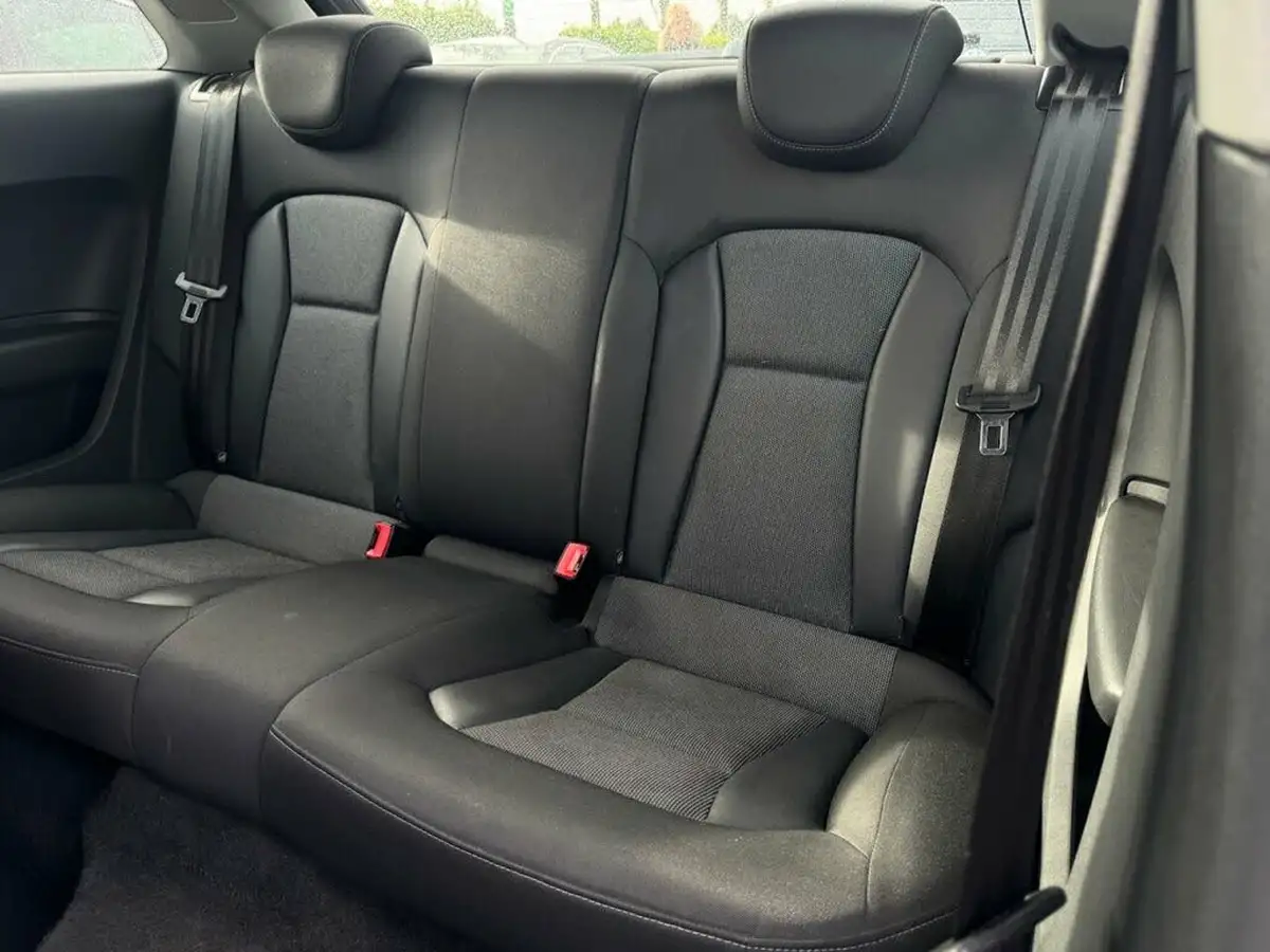 2012-audi-a1-big-11