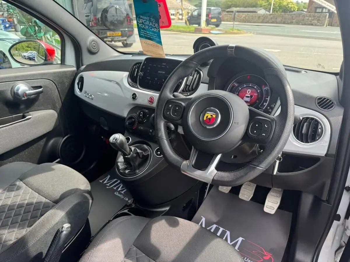 2022-abarth-595-14-tjet-145ps-big-3