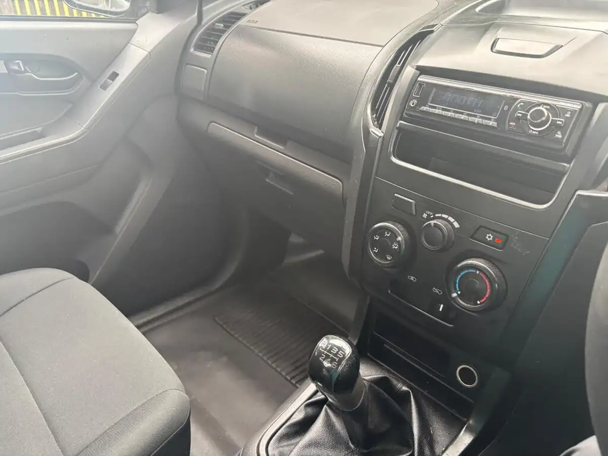 2019-isuzu-d-max-19td-utility-4x4-single-pick-up-big-12