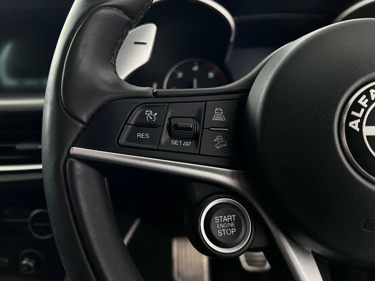 2019-alfa-romeo-stelvio-22td-milano-big-30