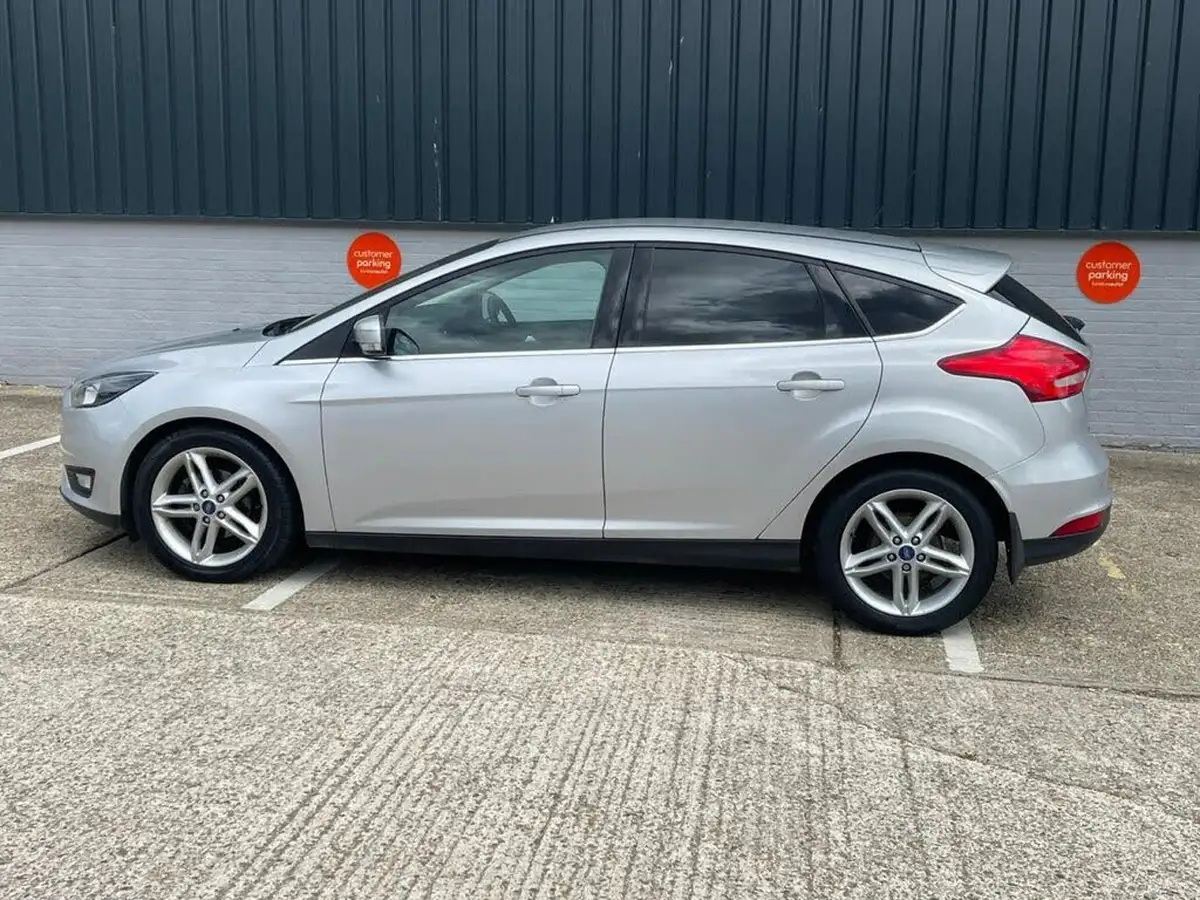 2015-ford-focus-10-zetec-t-125ps-hatchback-big-72