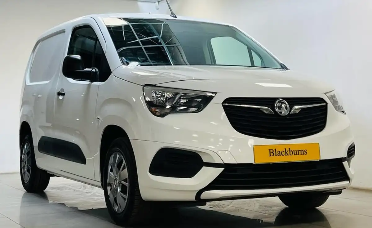 2020-vauxhall-combo-15cdti-sportive-2300-100pseu6dt-l1h1-panel-big-0