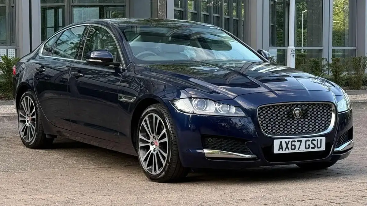 2017-jaguar-xf-20td-portfolio-240ps-awd-saloon-4d-1998cc-auto-big-7