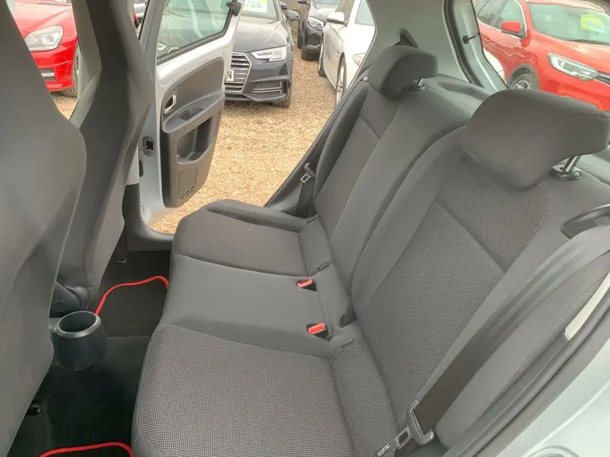 2014-volkswagen-up-10-high-up-5d-asg-big-34