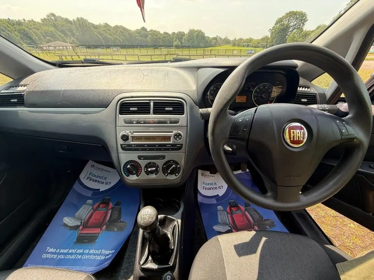 2012-fiat-punto-12-pop-3d-big-11