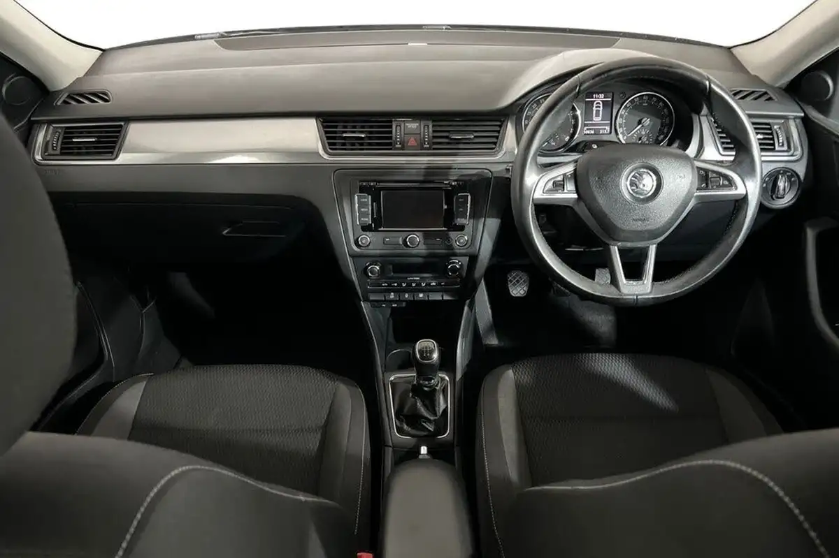 2015-skoda-rapid-spaceback-16tdi-se-tech-105ps-1598cc-big-11