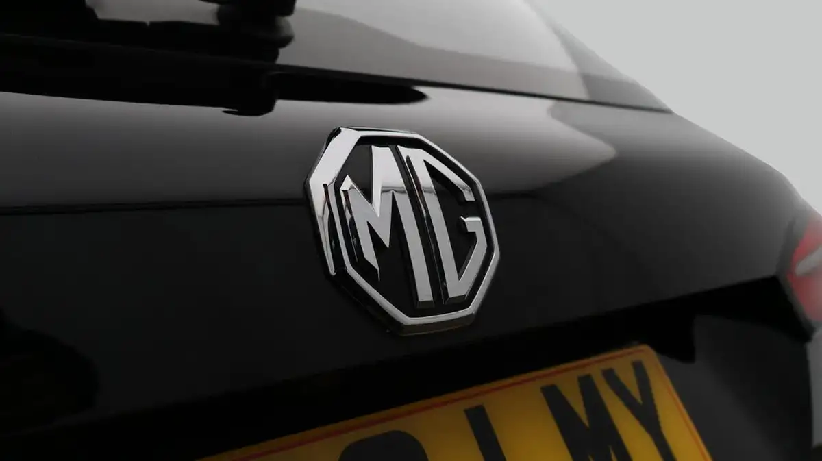 2022-mg-hs-15t-gdi-excite-162ps-big-21