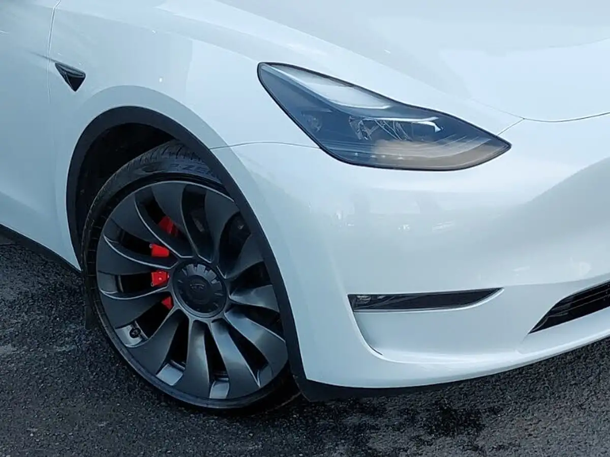2023-tesla-model-y-e-performance-big-8