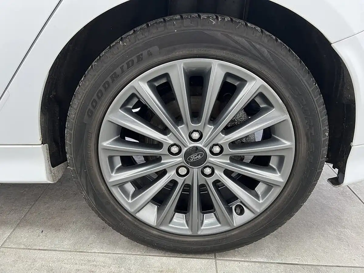 2018-ford-focus-15-st-line-hatchback-big-19