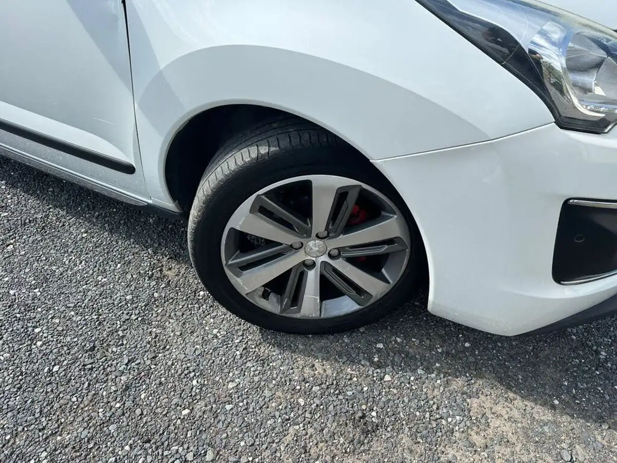 2016-peugeot-3008-crossover-16bluehdi-allure-big-20