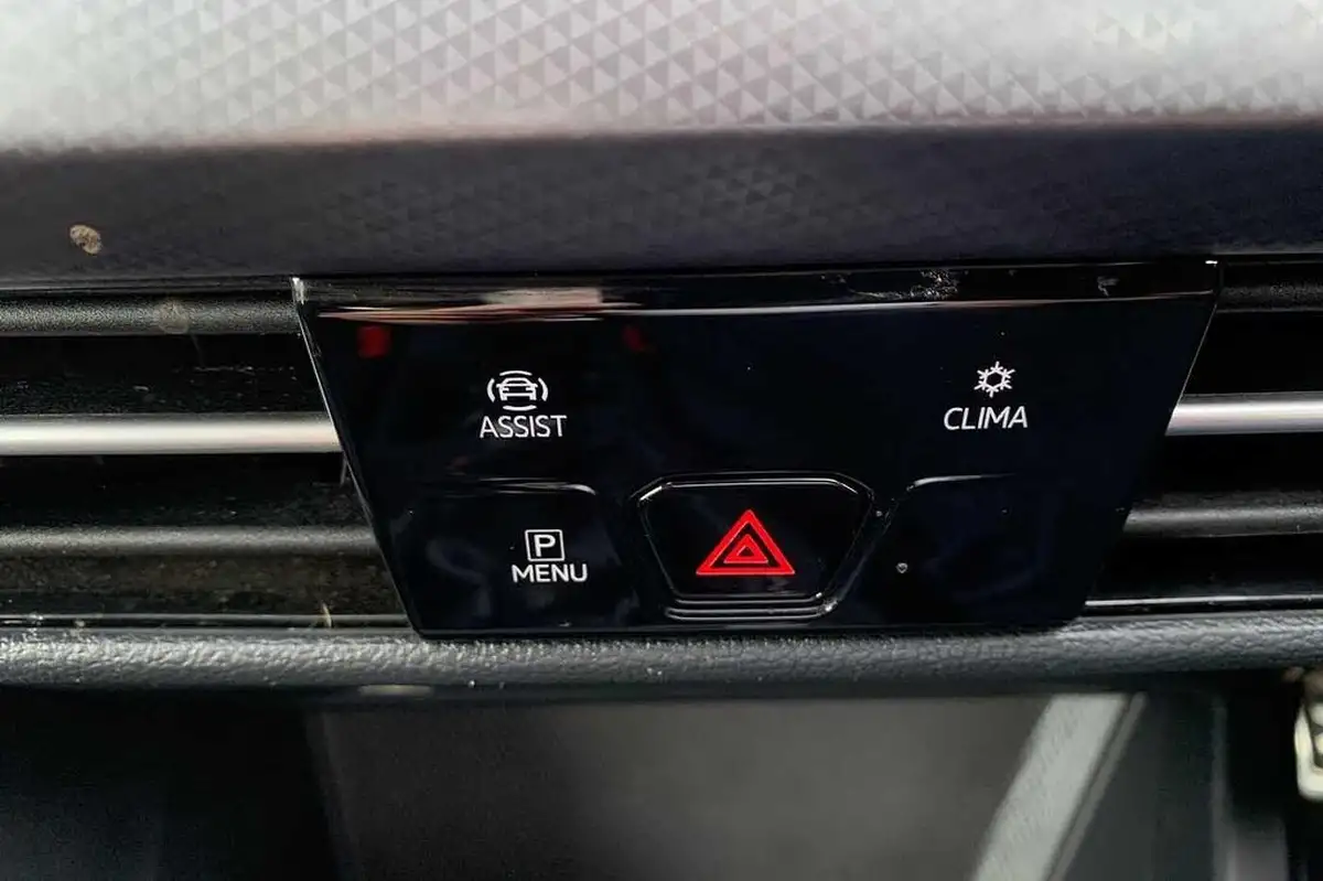 2022-volkswagen-golf-15-tsi-active-150ps-big-22