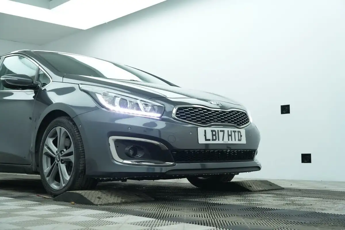 2017-kia-ceed-16crdi-3-hatchback-big-6