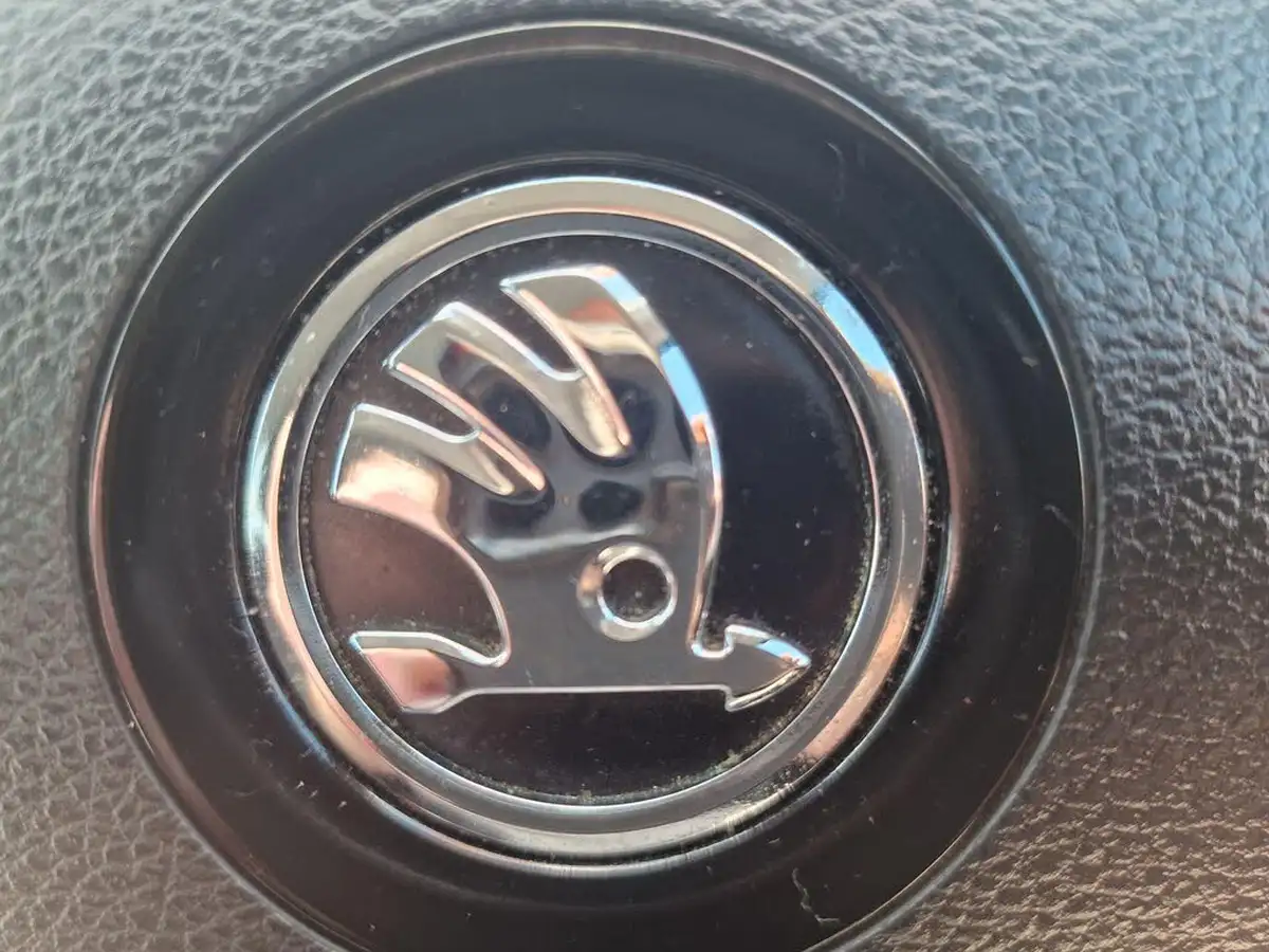 2015-skoda-octavia-20tdi-se-l-estate-big-36