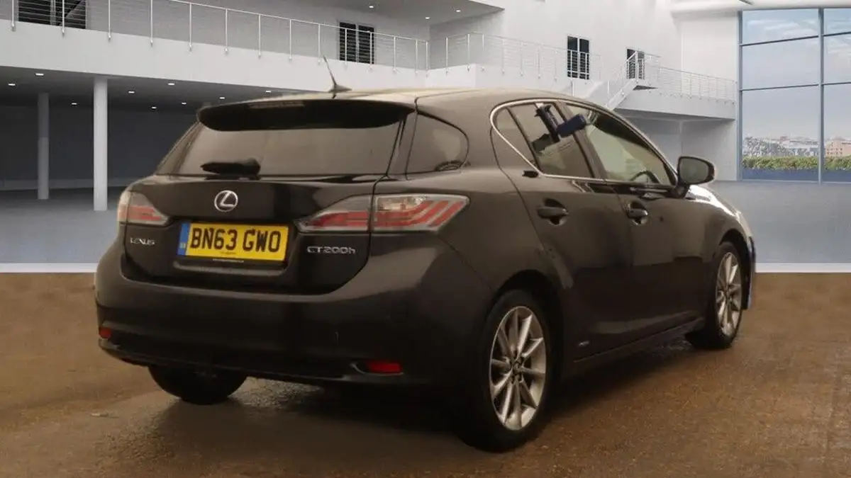 2013-lexus-ct-200h-18-advance-big-7