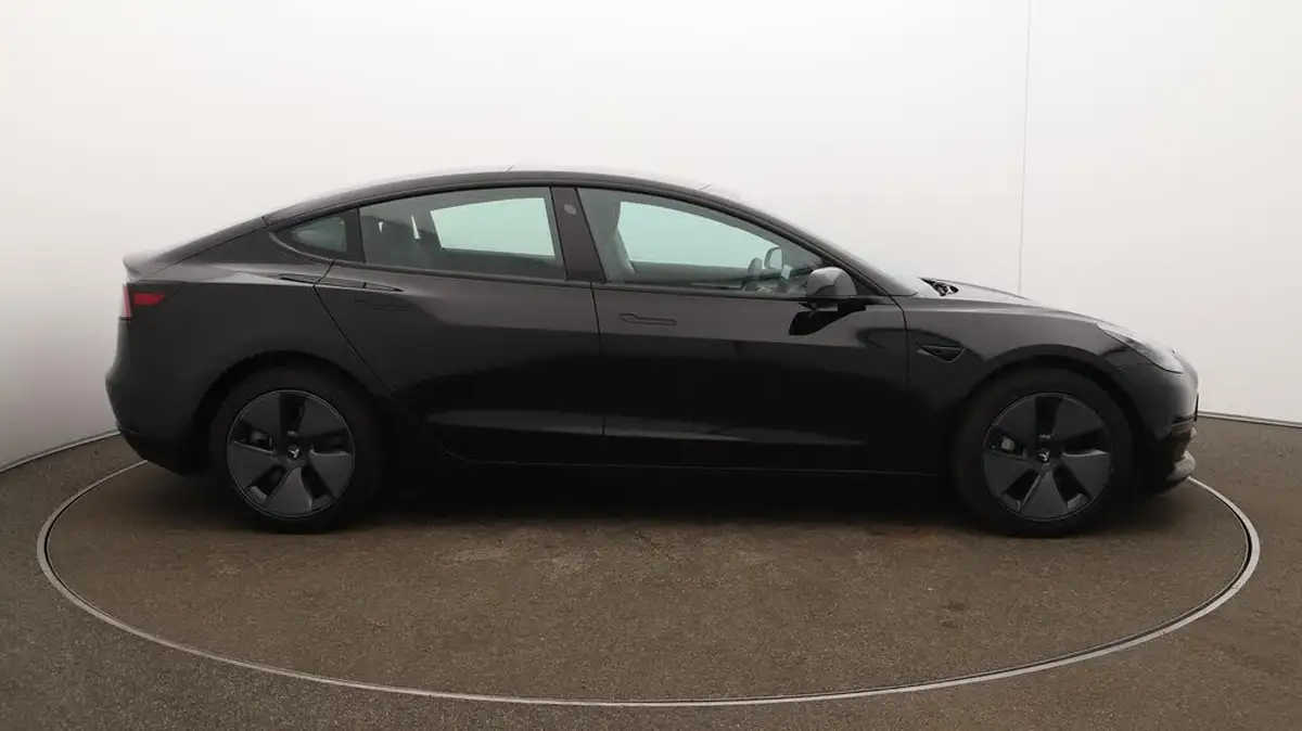 2022-tesla-model-3-e-long-range-big-37