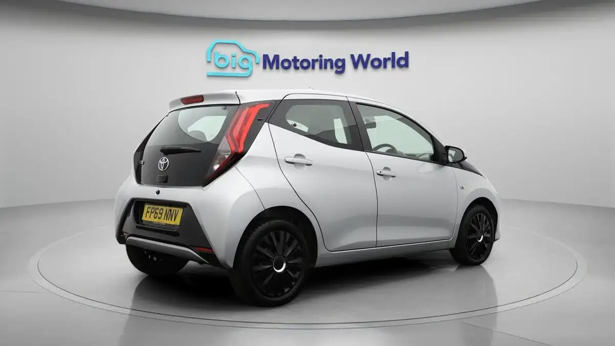 2019-toyota-aygo-10-vvt-i-x-play-big-7