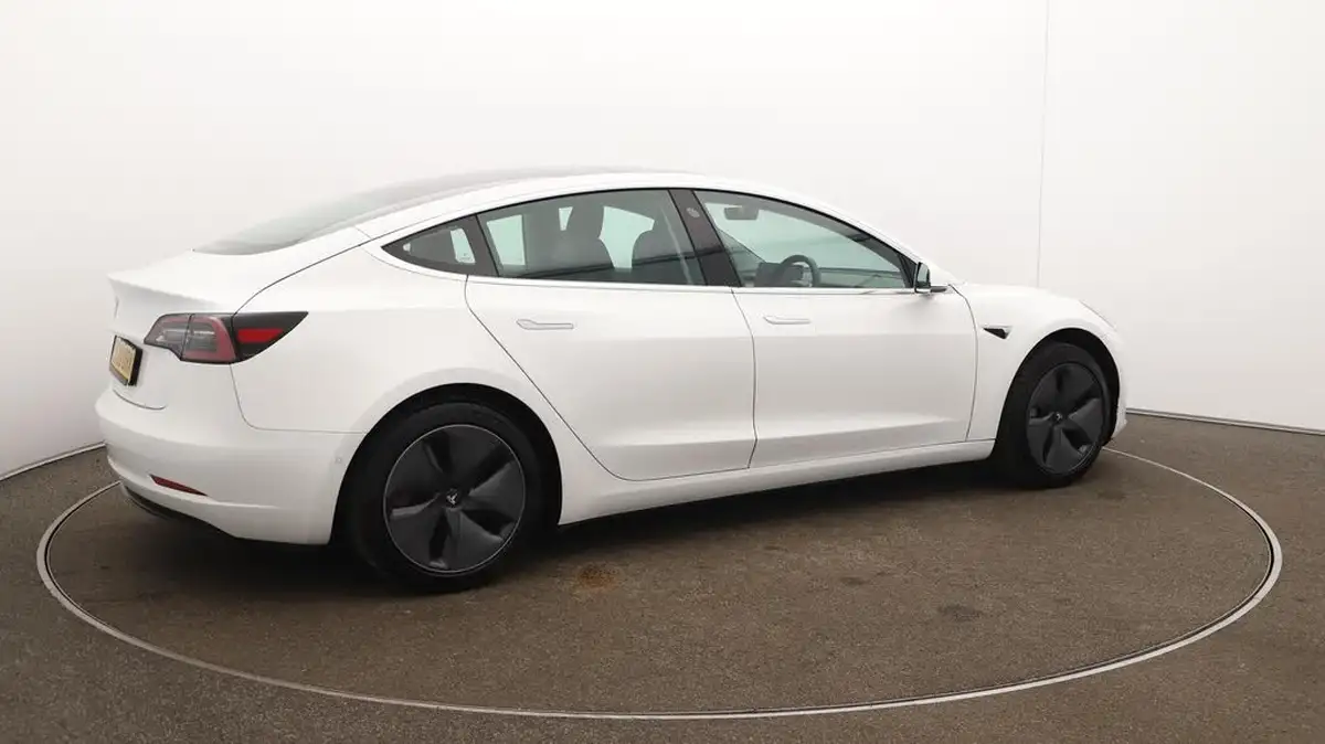 2020-tesla-model-3-e-standard-plus-big-44