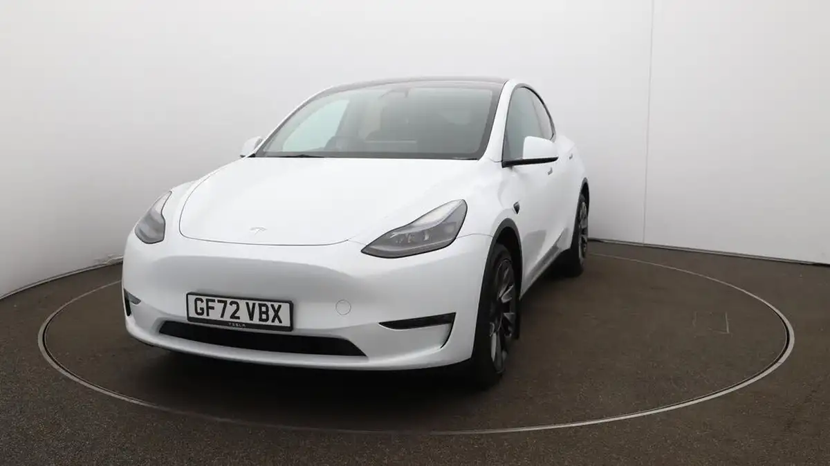 2022-tesla-model-y-e-long-range-big-38