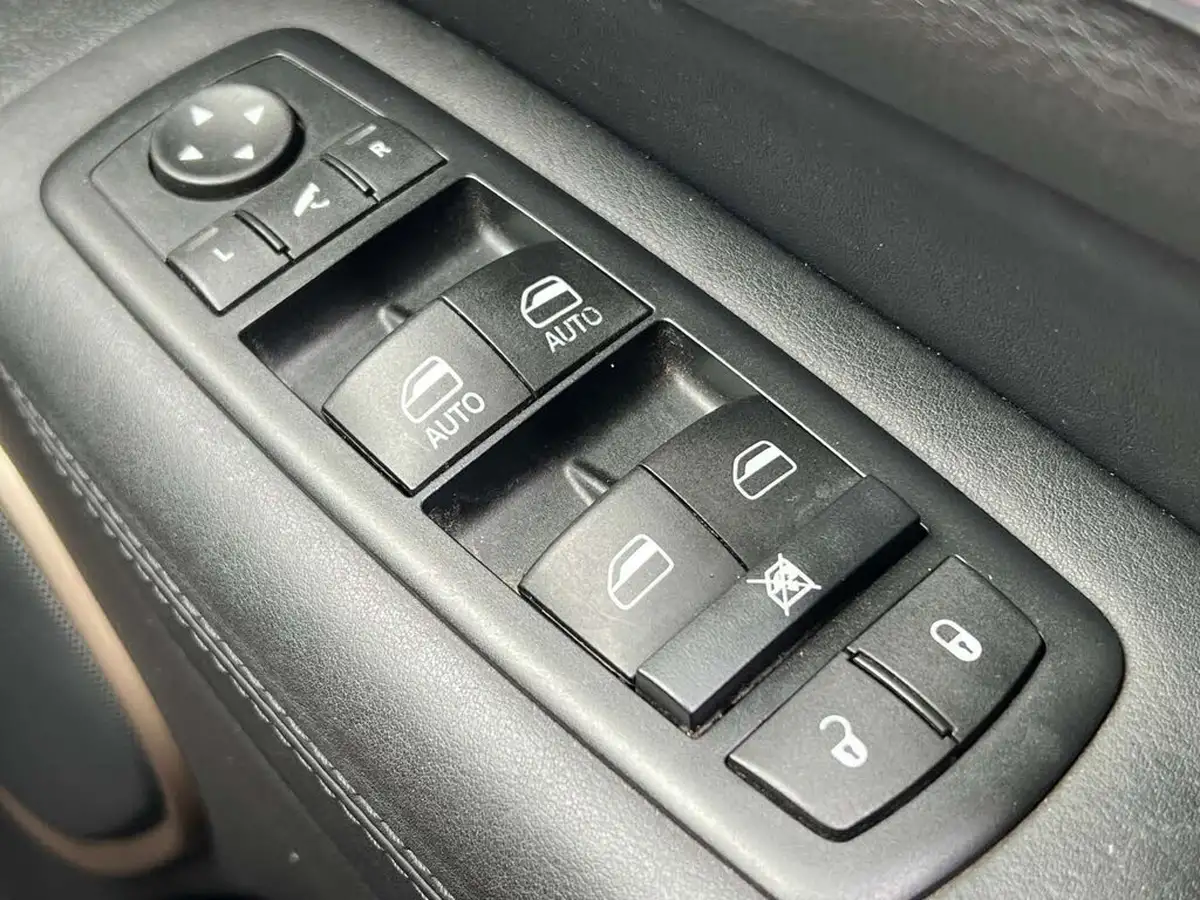 2016-jeep-grand-cherokee-30crd-summit-big-59